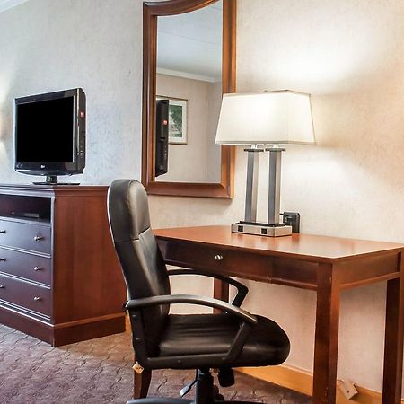 Clarion Hotel Buffalo Airport Williamsville Exterior foto