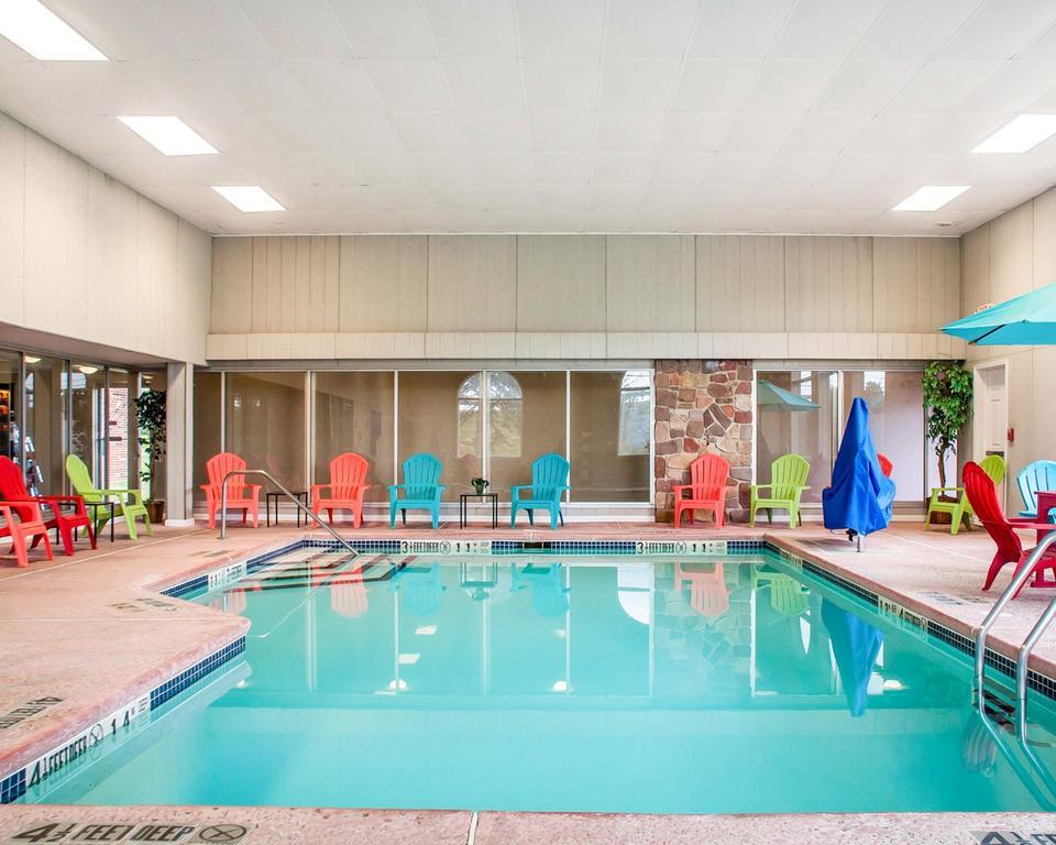 Clarion Hotel Buffalo Airport Williamsville Exterior foto