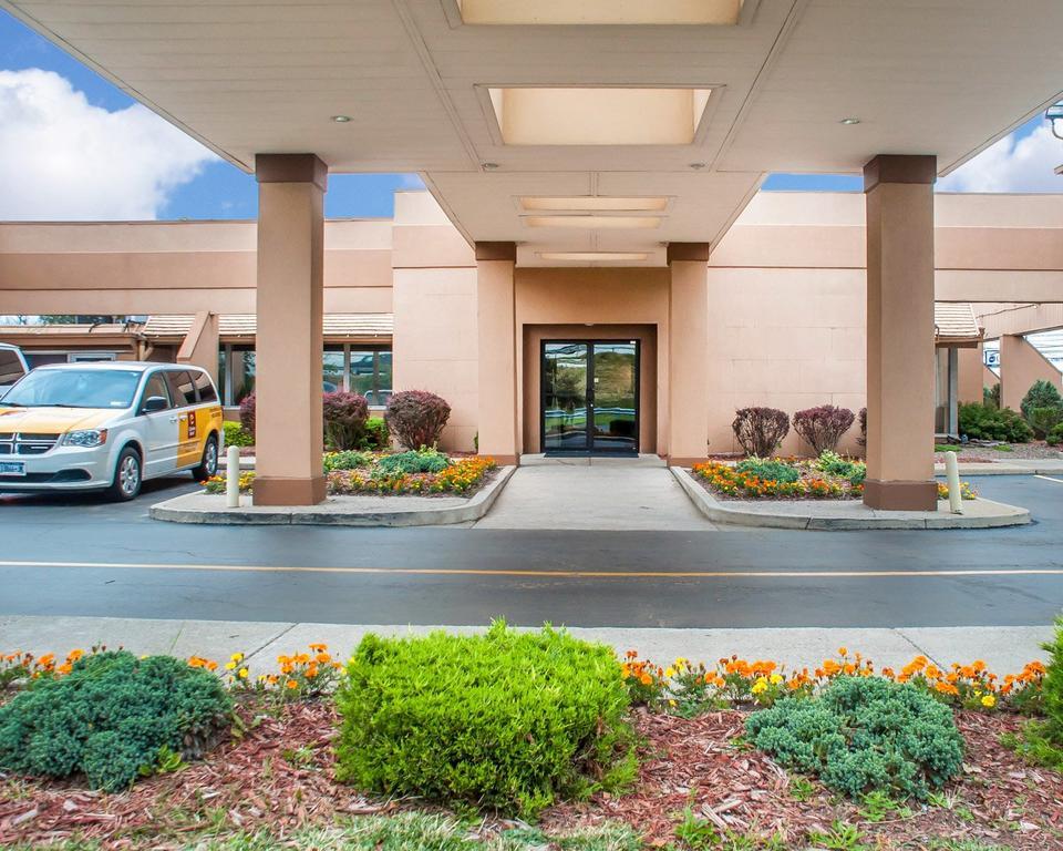 Clarion Hotel Buffalo Airport Williamsville Exterior foto